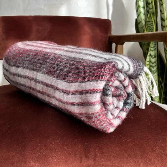 Himalayan Yak Wool Meditation Blanket (Snow with Red/Black Stripe)